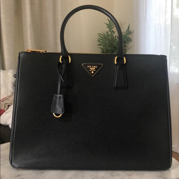 prada large leather shoulder bag